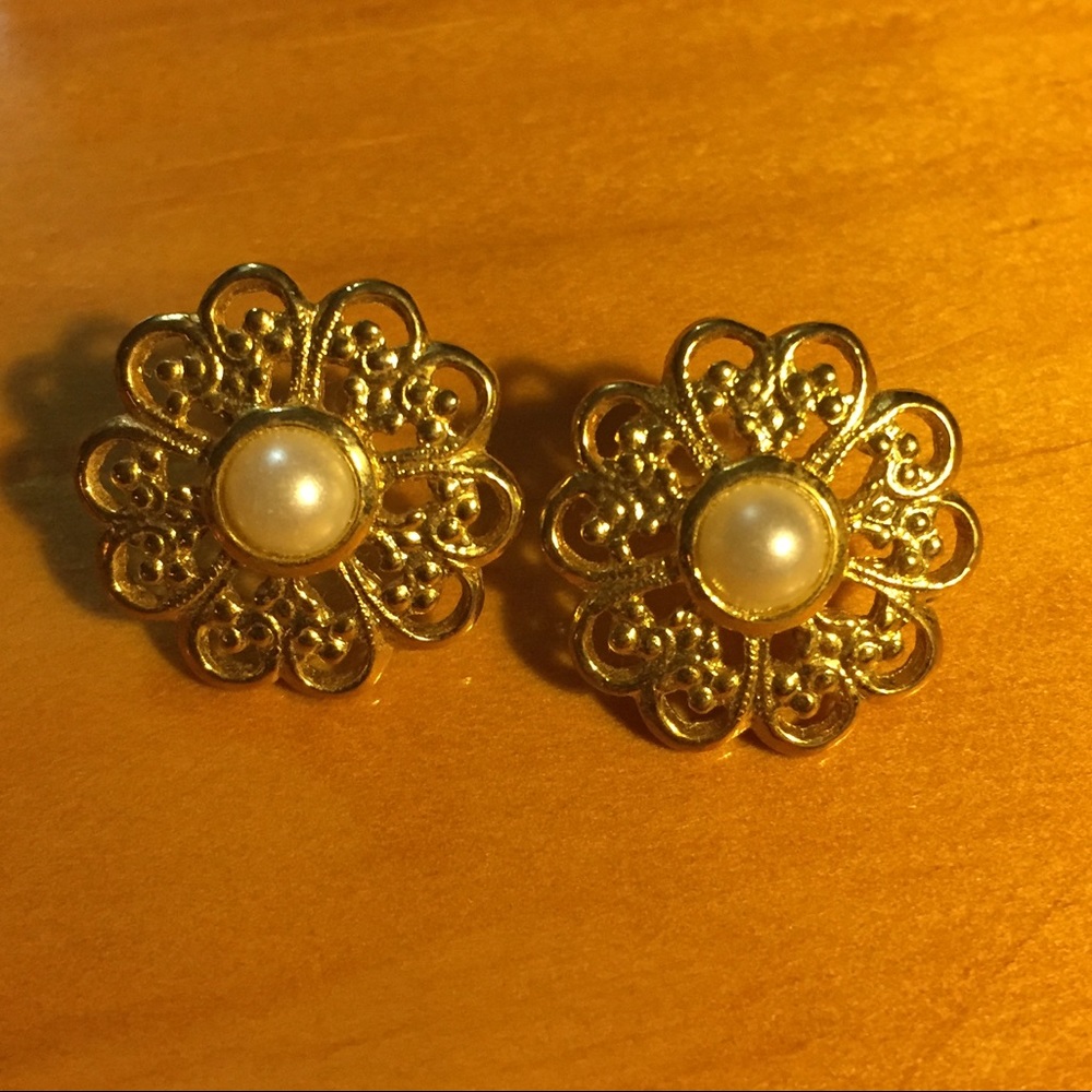 Gold flower and faux pearl stud earrings